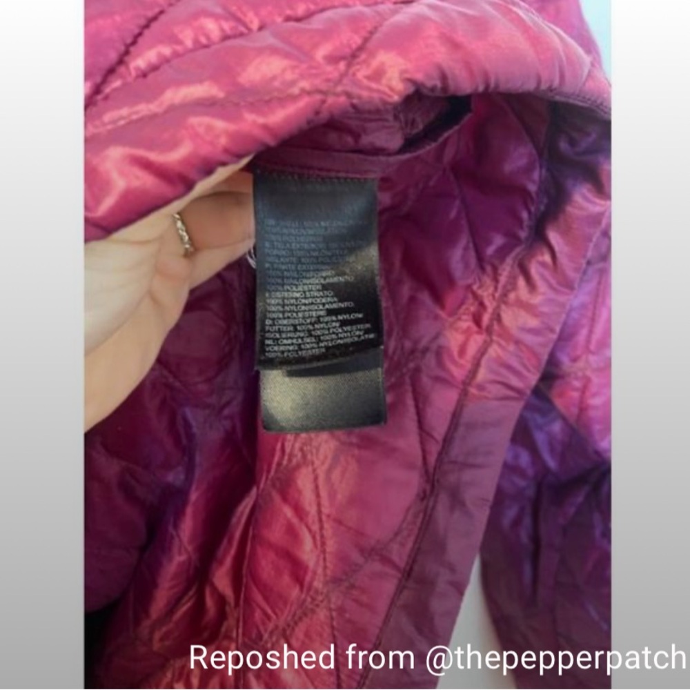 The North Face Women's Quilted Puffer Jacket in Magenta - Picture 4 of 10